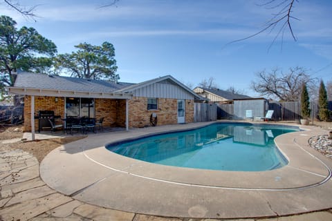 The Village Home w/ Pool, 12 Mi to OKC! House in Oklahoma City