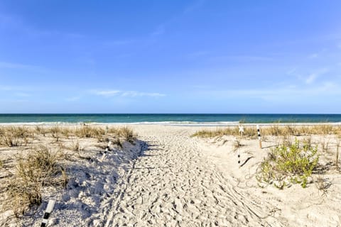 Walk to Ocean: Bradenton Beach Condo w/ Patio Apartment in Bradenton Beach