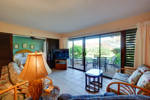 Pool Access, Walk to Kepuhi Beach: Tranquil Escape Apartment in Molokai