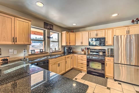 Dog-Friendly Ronald Vacation Rental Cabin! House in Roslyn