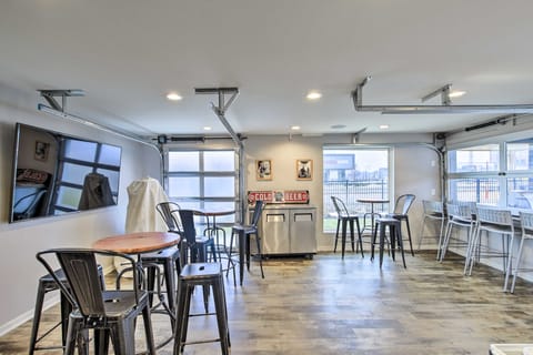 Green Bay Getaway Near Lambeau Field & Resch! House in Ashwaubenon