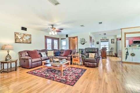 Pet-Friendly Austin Home w/ Private Hot Tub! House in Hudson Bend