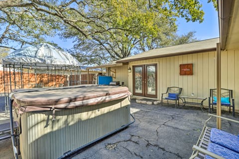 Pet-Friendly Austin Home w/ Private Hot Tub! House in Hudson Bend