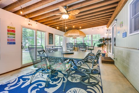 Houghton Lake Cottage Escape w/ Patio! Cottage in Michigan