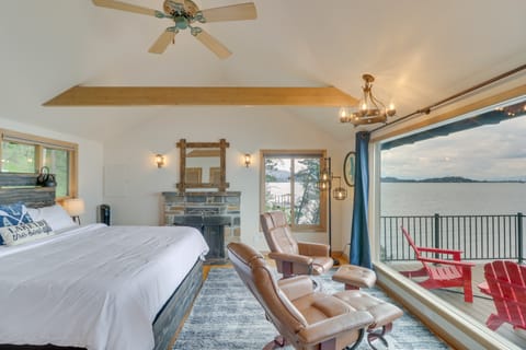 Cozy Flathead Lake Cabin w/ Picturesque View Apartment in Lakeside