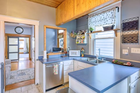 Cincinnati Home w/ Deck & Private Hot Tub! House in Over The Rhine