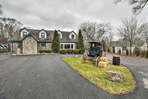 Pet-Friendly Bartlett Farmhouse w/ Deck! House in Bartlett