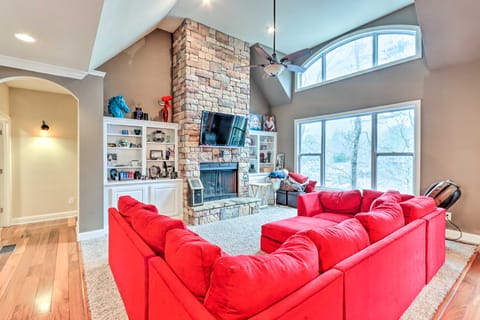 Lake Access: Waleska House w/ Floating Dock! House in Georgia