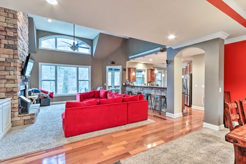 Lake Access: Waleska House w/ Floating Dock! House in Georgia