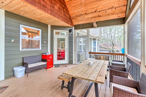 Lake Access: Waleska House w/ Floating Dock! House in Georgia