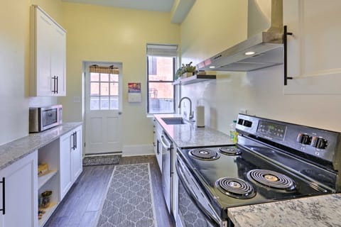 Cincinnati Retreat w/ Patio & Grill! House in Over The Rhine