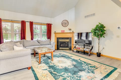 Game Room: Poconos Family Home 13 Mi to Skiing! House in Coolbaugh Township