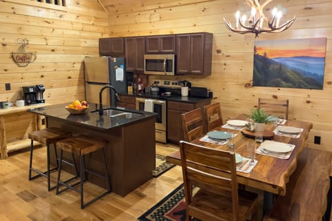Gatlinburg Mountain Cabin: 4 Mi to National Park! House in Pittman Center