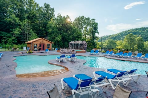 Gatlinburg Mountain Cabin: 4 Mi to National Park! House in Pittman Center