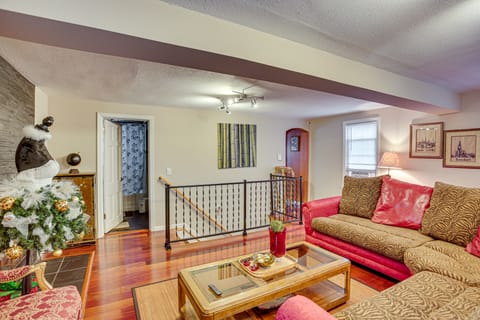 Families w/ Pets! Home 8 Mi to Dtwn Minneapolis House in Golden Valley