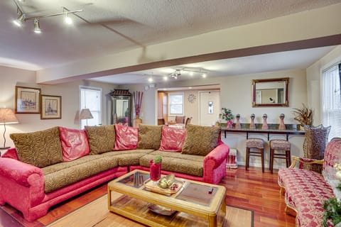 Families w/ Pets! Home 8 Mi to Dtwn Minneapolis House in Golden Valley