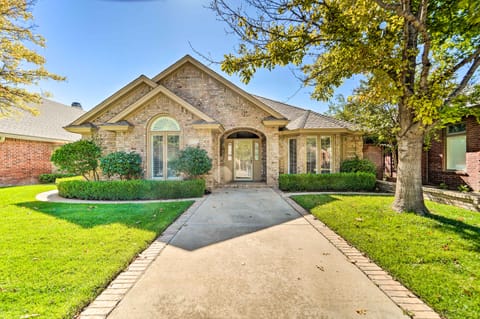 Lubbock Home w/ Patio ~ 6 Mi to Texas Tech! Villa in Lubbock