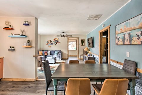 Walk to Main St & Riverfront Trail: Mtn-View Condo Apartment in Red River