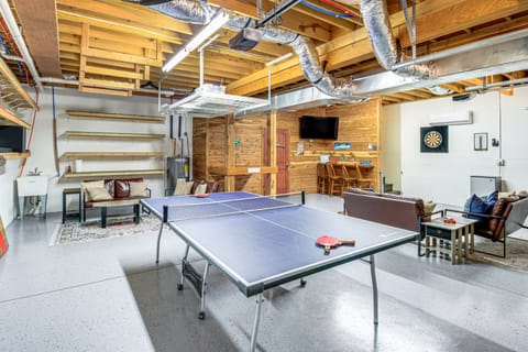 Modern Tims Ford Lake Home w/ Private Dock & Pool! House in Lynchburg