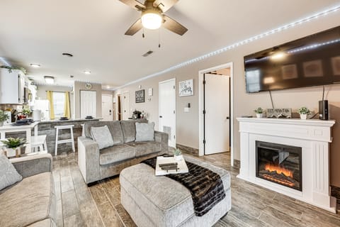 1 Mi to Silver Dollar City! Lake-View Family Haven Apartment in Indian Point