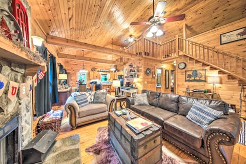 Cozy Cabin in Coosawattee River Resort! House in Georgia