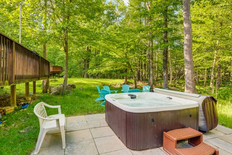 Private Hot Tub + Lake Access: Poconos Escape! House in Coolbaugh Township
