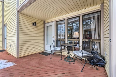 Single-Story Fairfield Bay Condo w/ Deck! Apartment in Fairfield Bay