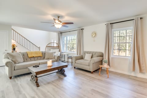 3 Mi to Kalahari: Pocono Summit Home w/ Pool Table House in Coolbaugh Township