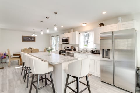 3 Mi to Kalahari: Pocono Summit Home w/ Pool Table House in Coolbaugh Township