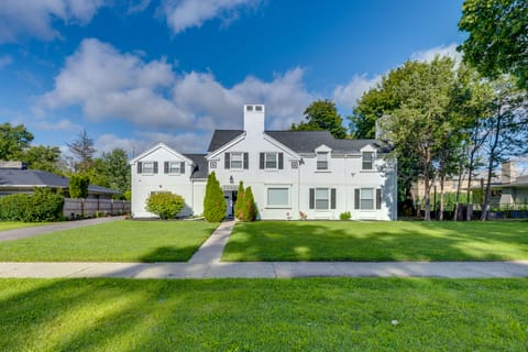 Luxurious Detroit Home - Walk to Golf & Park! House in Detroit