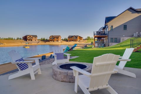 Lakefront Escape - Mins to Buckhorn State Park House in Wisconsin