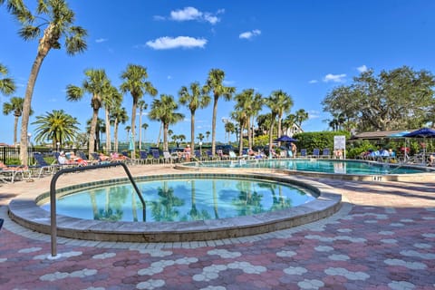 < 1 Mi to Siesta Key Beach: Condo w/ Pool Apartment in Siesta Beach