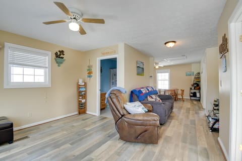 3 Mi to Cave Run Lake: Outdoor Retreat w/ Grill House in Kentucky