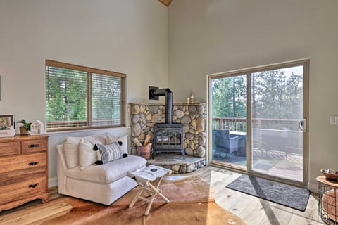 Near Hiking + Wineries: Arnold Cabin w/ Deck! House in Arnold