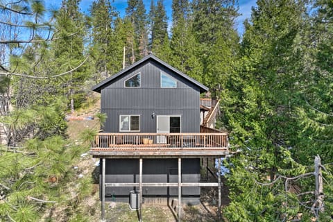 Near Hiking + Wineries: Arnold Cabin w/ Deck! House in Arnold