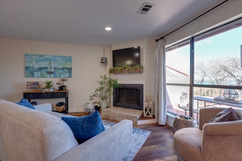 Canyon Lake Vacation Rental w/ Lake Views Apartment in Canyon Lake