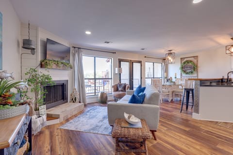 Canyon Lake Vacation Rental w/ Lake Views Apartment in Canyon Lake