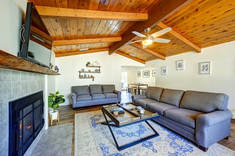 Walk to Dtwn! Dog-Friendly Oakhurst Gem w/ Yard House in Oakhurst