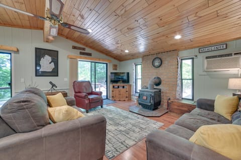 Rose City Cabin w/ Fire Pit & Lake Access House in Michigan