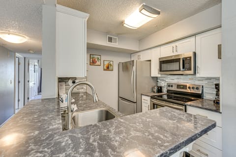 Explore Boardwalk Thrills! Central Destin Condo Apartment in Destin