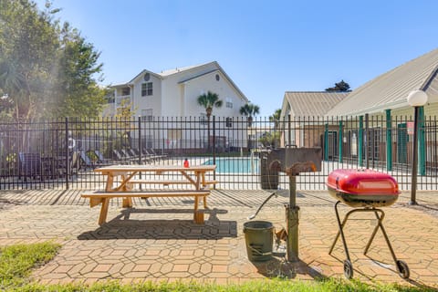 Explore Boardwalk Thrills! Central Destin Condo Apartment in Destin