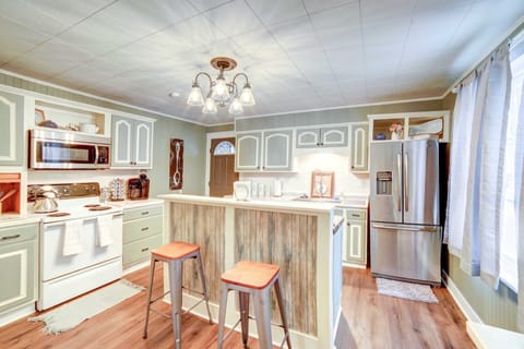 Charming Negaunee Home ~ 2 Mi to Teal Lake! House in Marquette