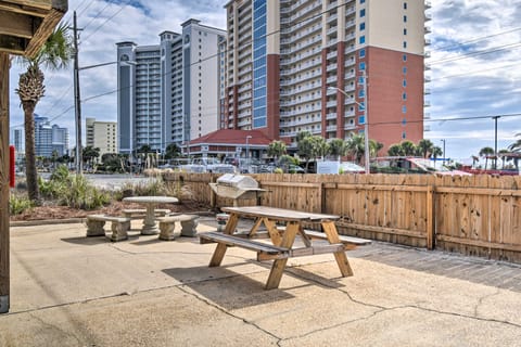 Gulf Shores Condo w/ Pool & Grill: Walk to Beach! Apartment in Gulf Shores