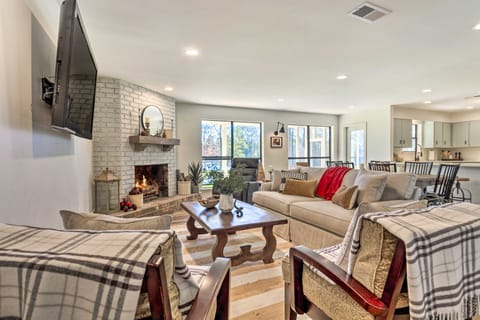 'Green Acres' Home w/ Fire Pit + Fishing Pond House in Alabama