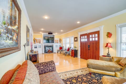 Spacious Houston Home w/ Deck ~ 2 Mi to Downtown! House in Houston