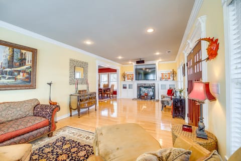 Spacious Houston Home w/ Deck ~ 2 Mi to Downtown! House in Houston