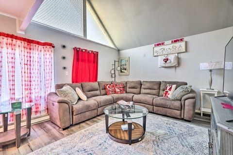 Tobyhanna Home Near Kalahari w/ Lake & Pool Access House in Coolbaugh Township