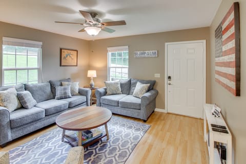 Walk to Main St: Inviting Byrdstown Home w/ Yard! House in Byrdstown