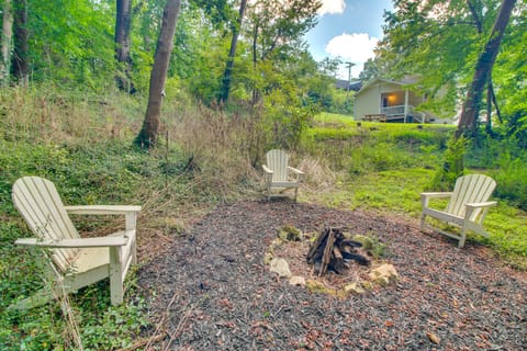 Walk to Main St: Inviting Byrdstown Home w/ Yard! House in Byrdstown