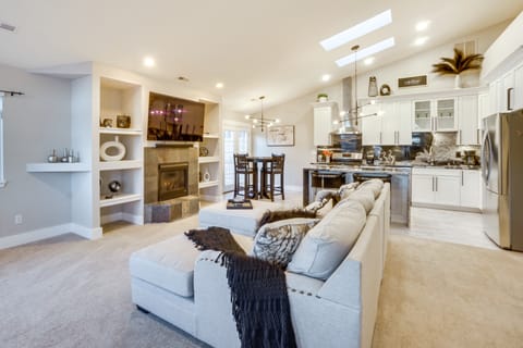 Near Red Rocks: Golden Getaway w/ Deck! House in Lakewood